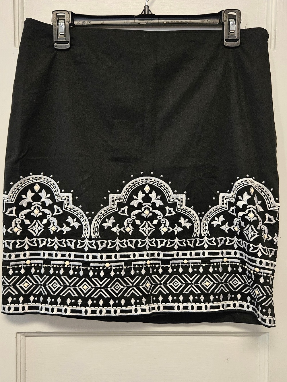 White House Black Market Black Pencil Skirt with White Embroidery - Picture 1 of 8